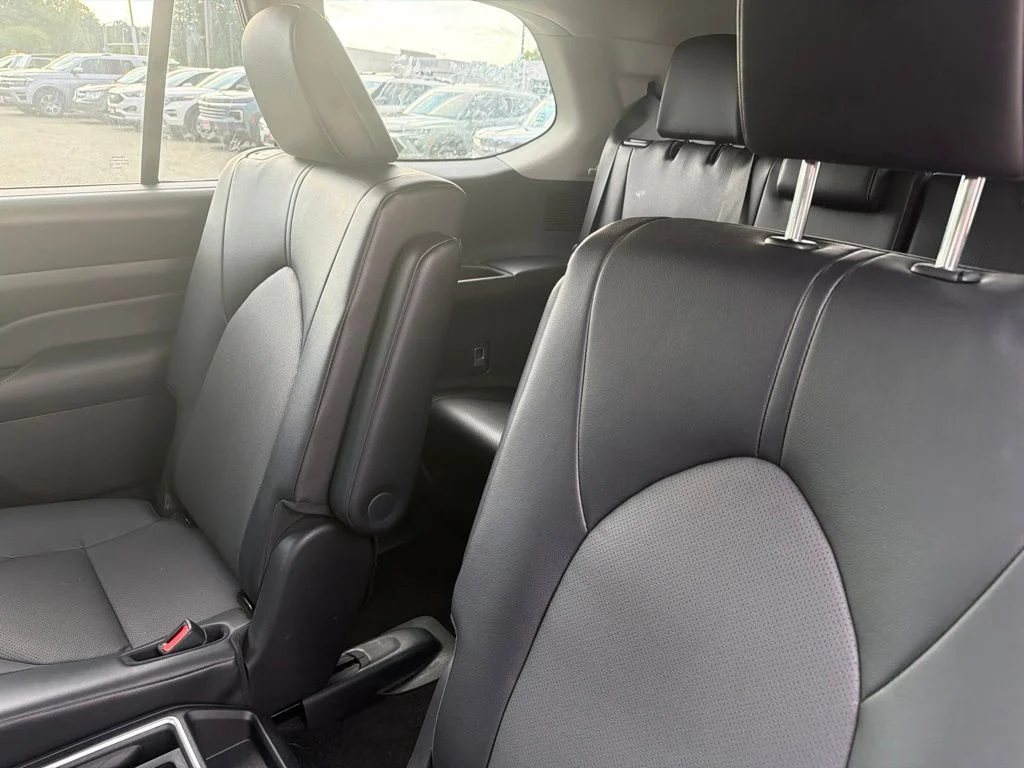 Used 2025 Silver Toyota XLE image 23