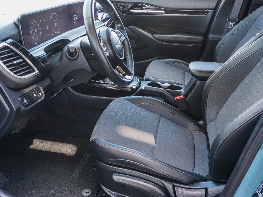 Used 2024 Blue Kia S image 17
