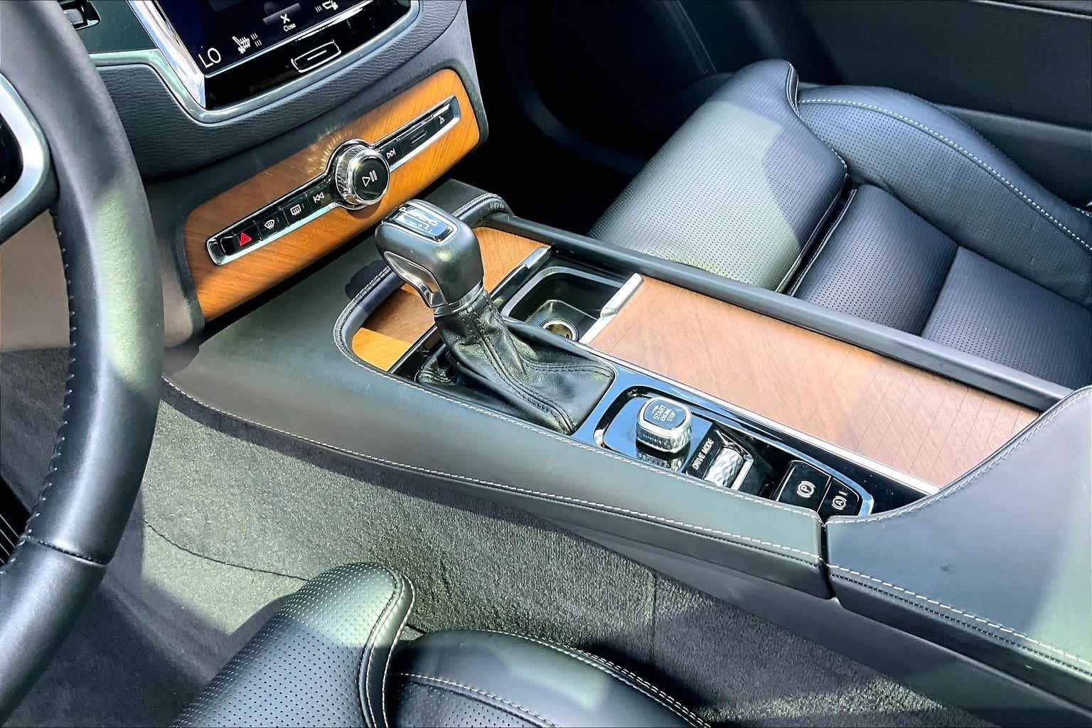 Used 2018 Maple Brown Metallic Volvo Inscription image 17