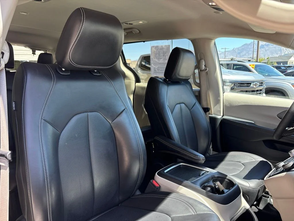 Used 2023 Silver Chrysler Touring L image 14
