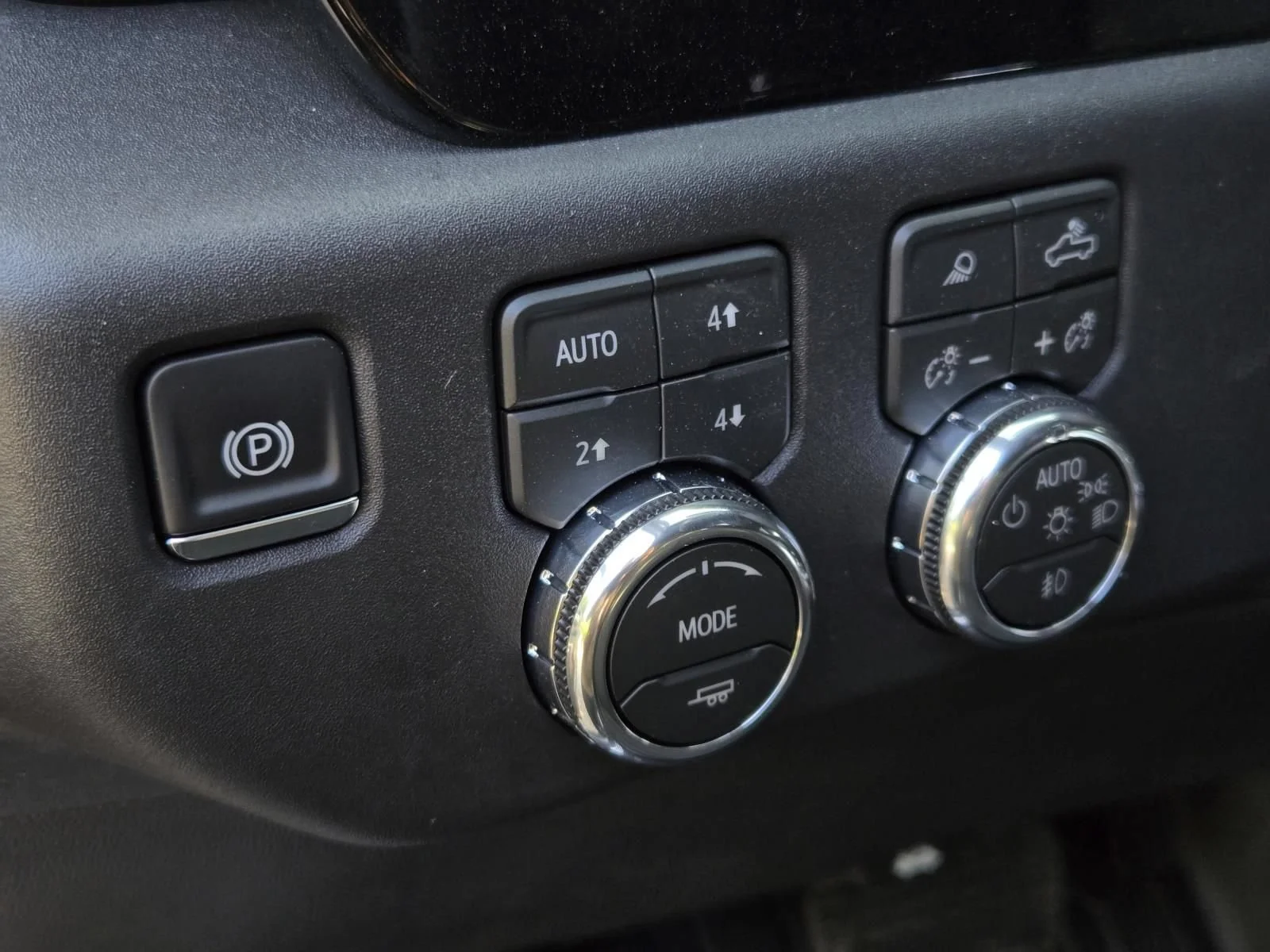 New 2026 Summit White GMC Elevation image 9