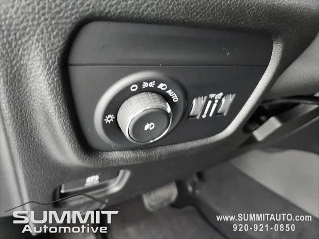 New 2025 Silver Zynith Exterior Paint Jeep Limited image 53