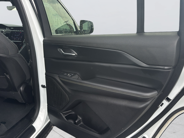 Used 2025 White Jeep Laredo image 33