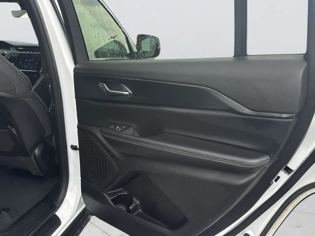 Used 2025 White Jeep Laredo image 33
