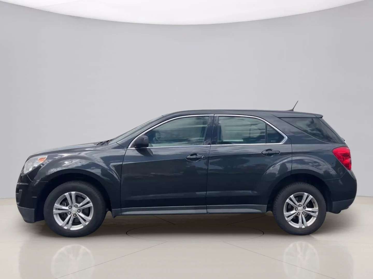 Used 2014 Gray Chevrolet LS image 2