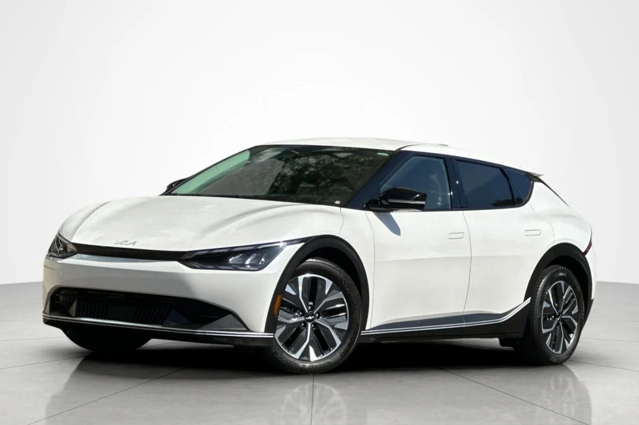 Used 2023 WHITE Kia Light image 1