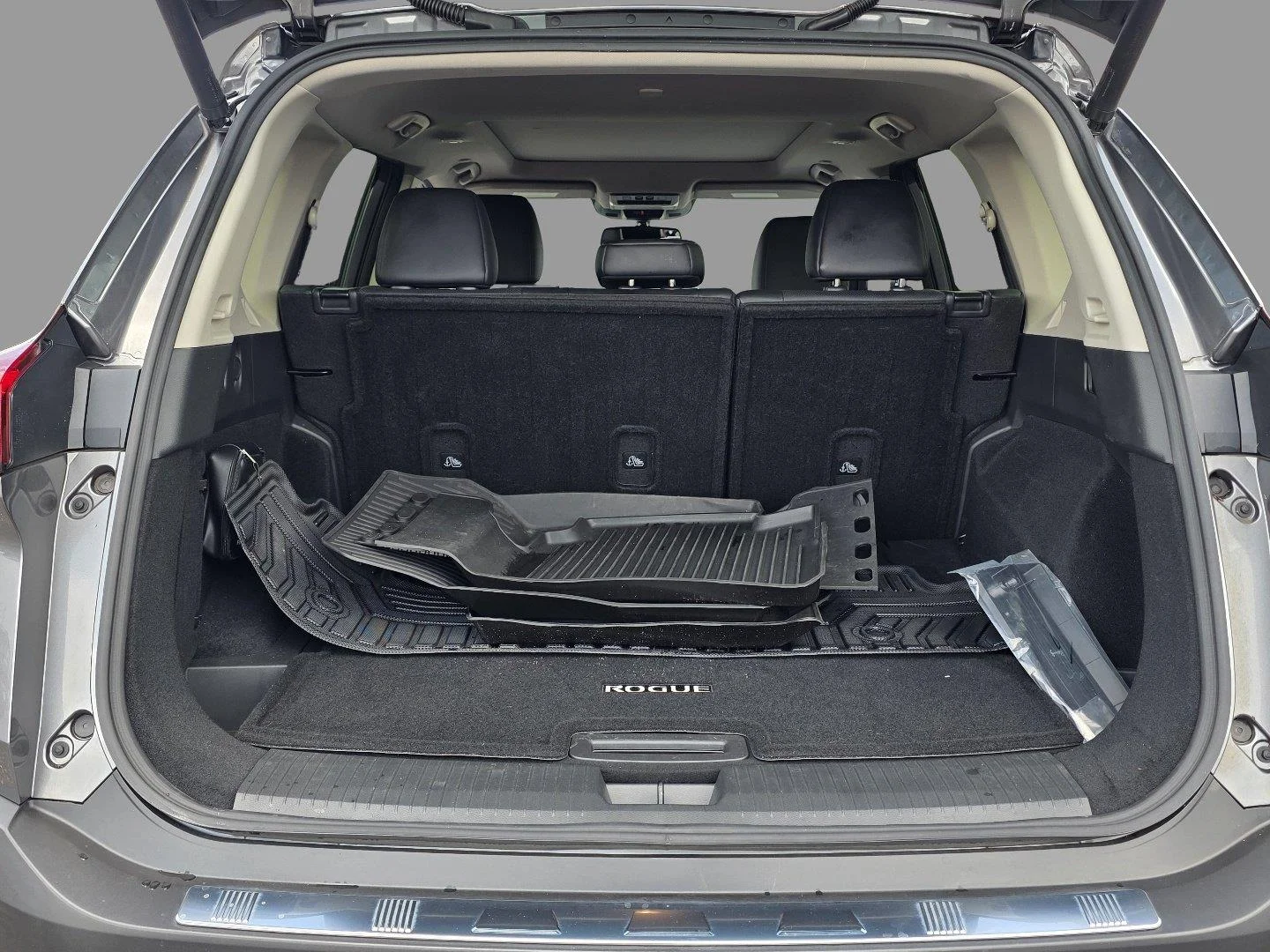 Used 2023 Gun Metallic Nissan Platinum image 34