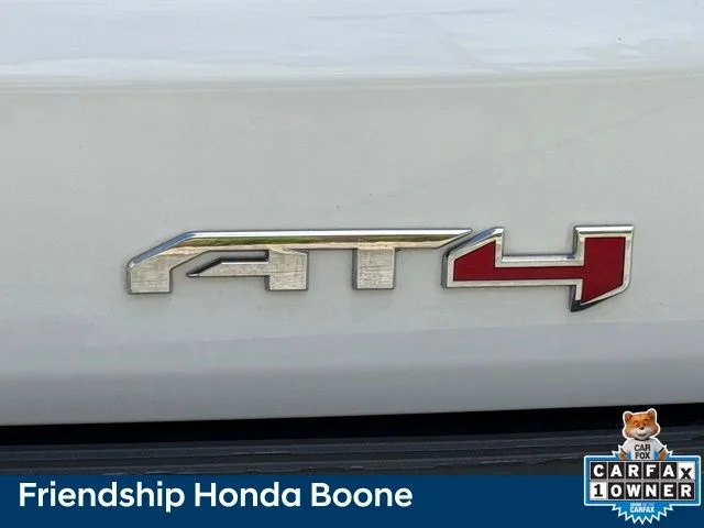 Used 2022 White GMC AT4 image 12