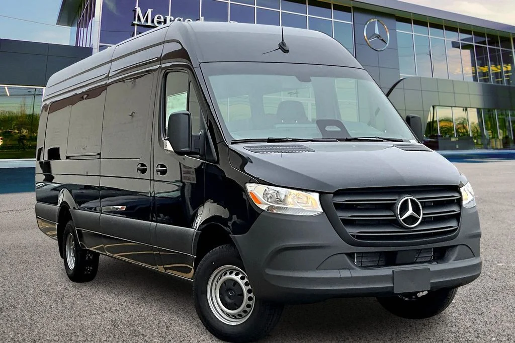 New 2025  Mercedes-Benz Cargo 170 WB image 1