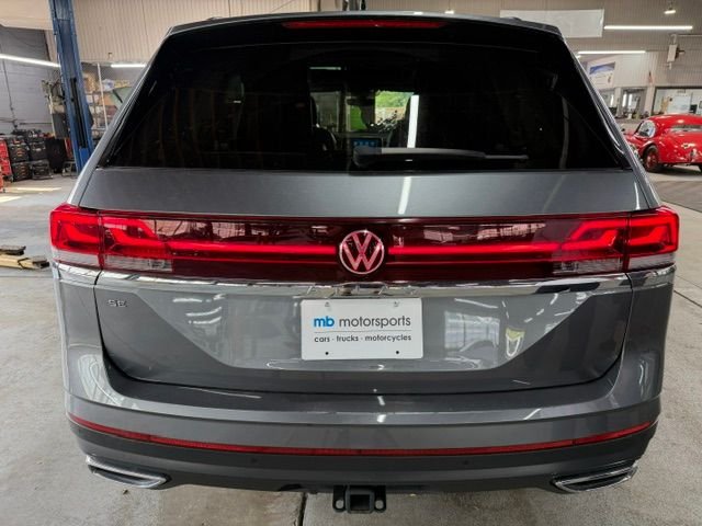 Used 2024 Gray Volkswagen 2.0T SE w/Technology image 3