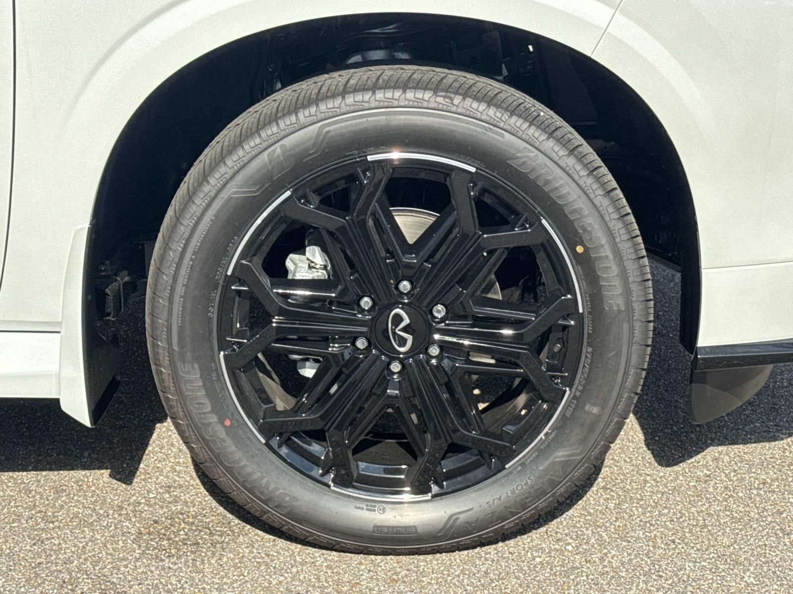 New 2027 RADIANT WHITE INFINITI Sport 4WD image 3