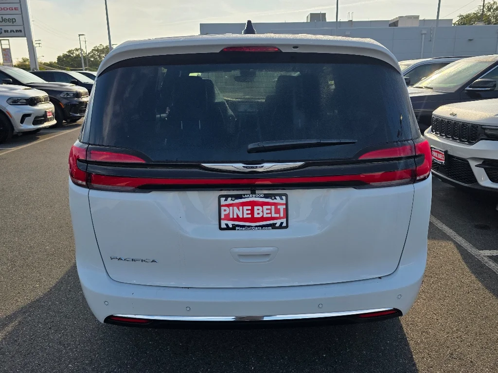 2026 Chrysler Pacifica Select - Photo 12
