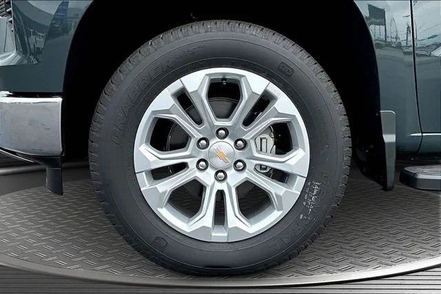 2025 Chevrolet Silverado 1500 LTZ - Photo 13