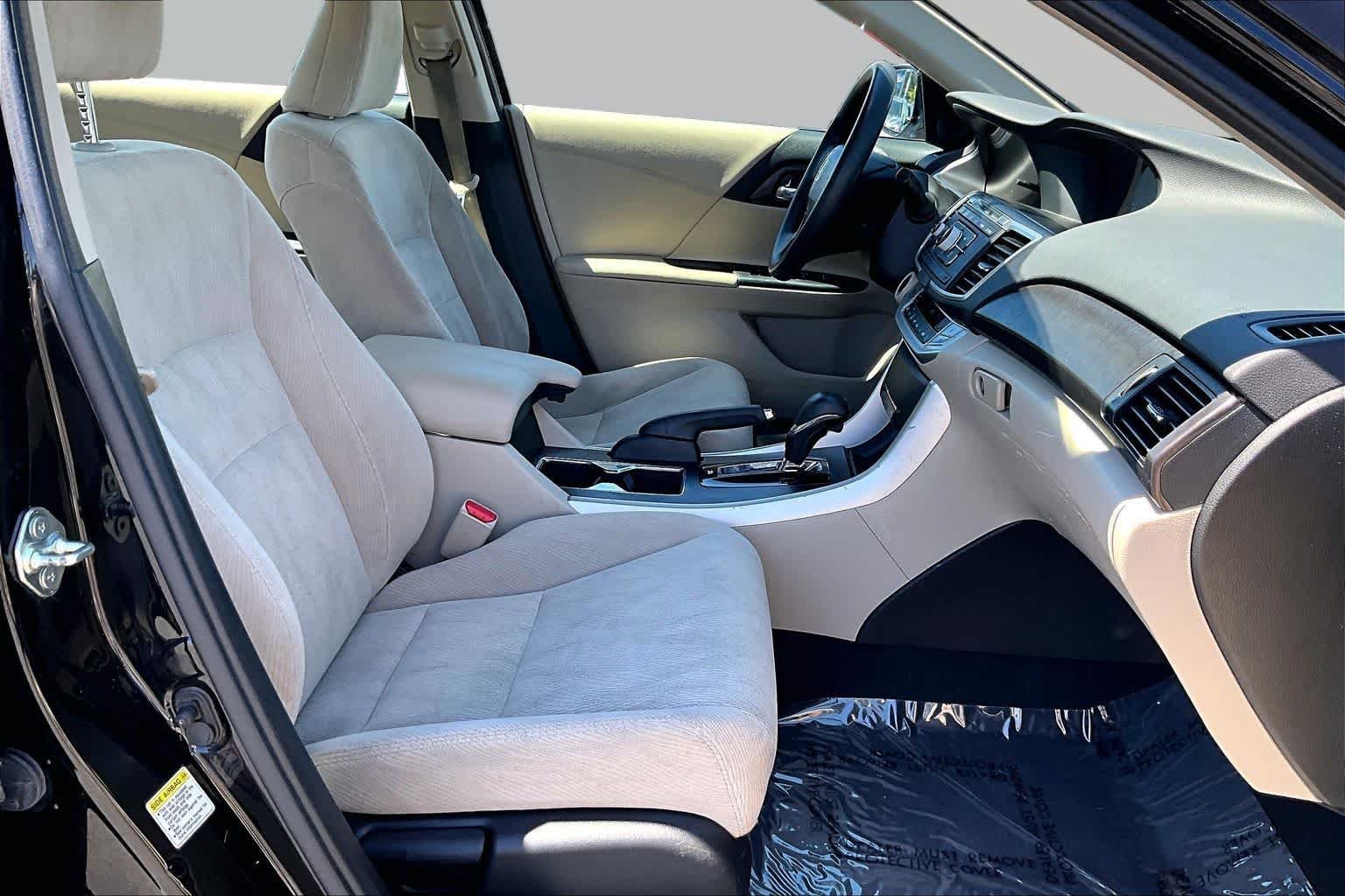 Pre-Owned 2014 Honda Accord Hybrid