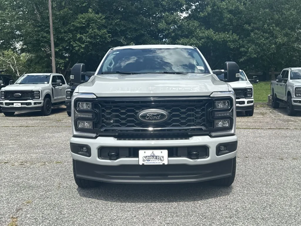 New 2026 White Ford XLT image 2