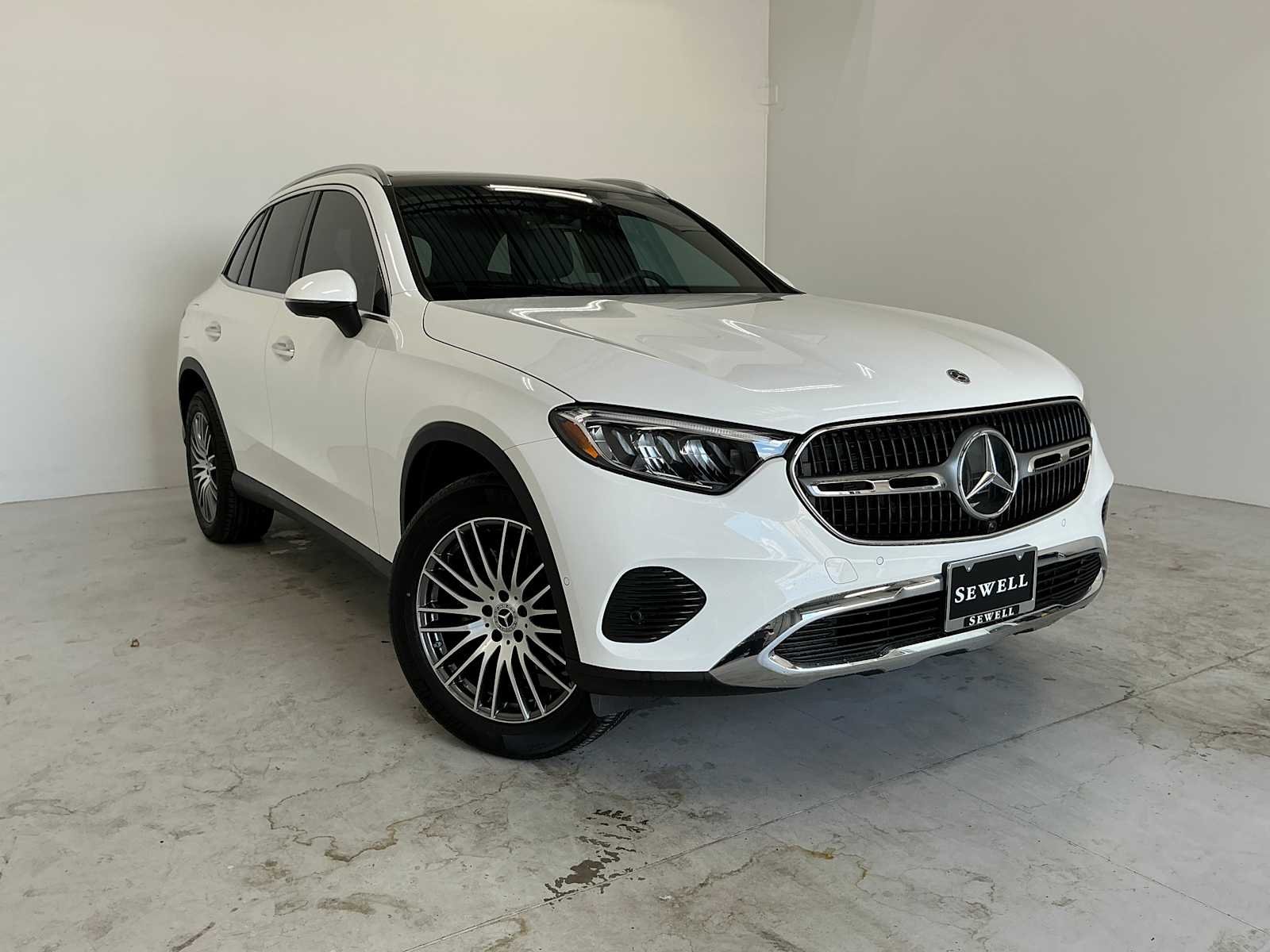 Certified Used 2026 Polar White Mercedes-Benz GLC 300 image 3