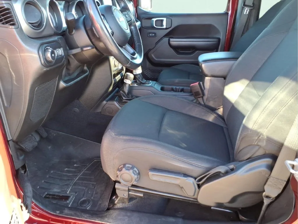 Used 2021 Red Jeep Sport S image 16
