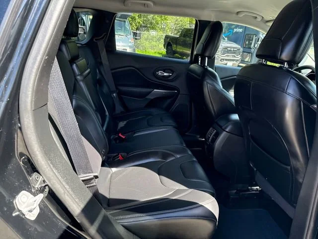 Used 2019 Diamond Black Crystal Pearlcoat Jeep Limited image 10