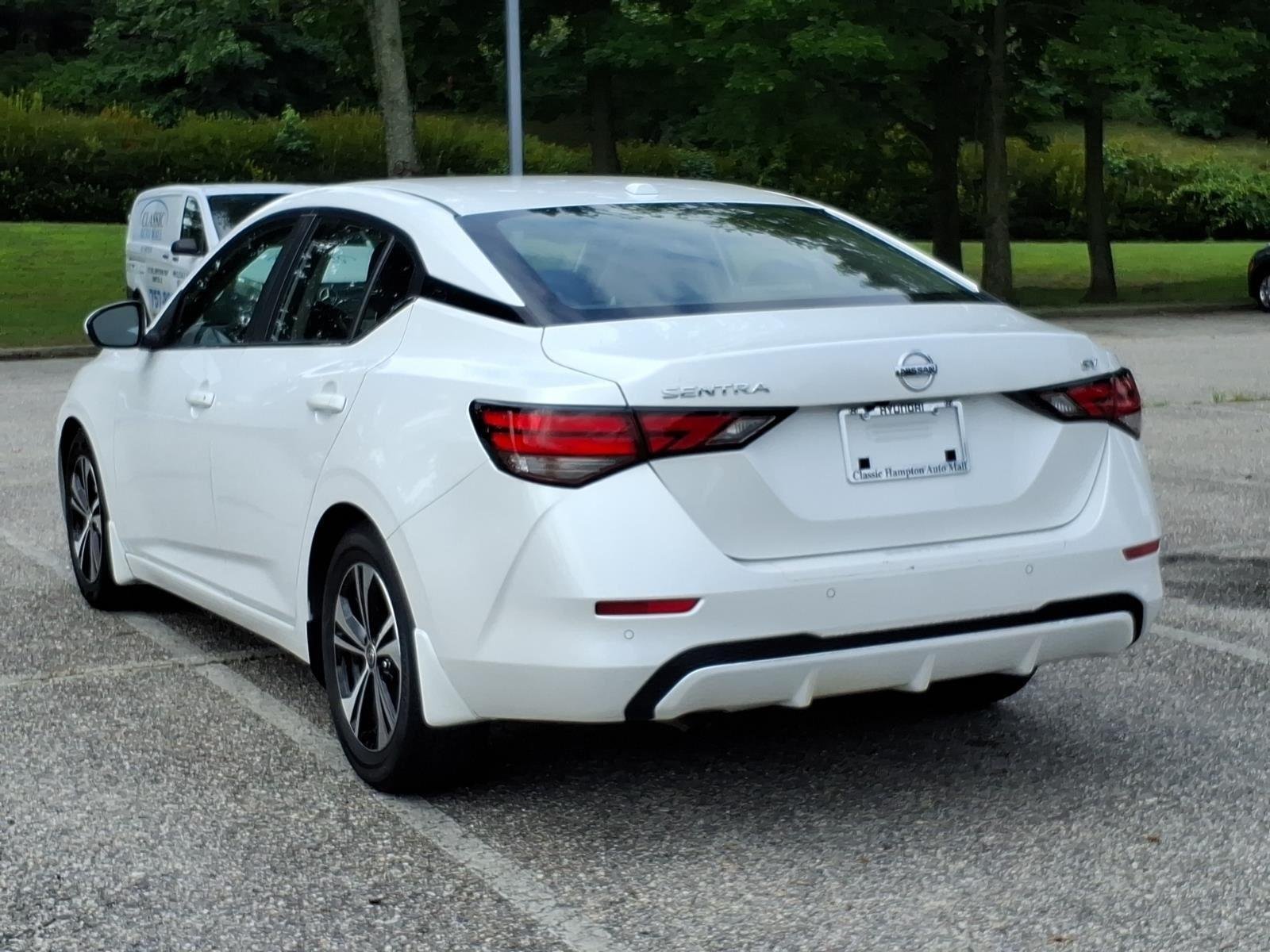 Used 2022 Aspen White TriCoat Pearl Nissan SV image 9