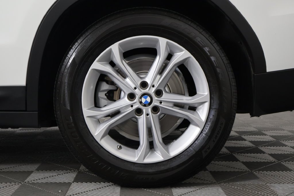 Used 2021 Alpine White BMW sDrive30i image 16