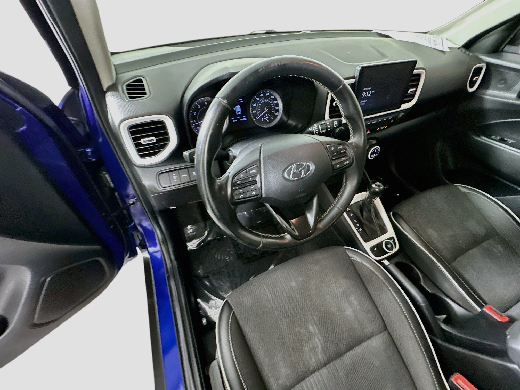 Used 2022 Intense Blue Hyundai Limited image 6