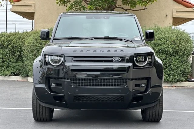 New 2026 Santorini Black Land Rover X-Dynamic SE image 8