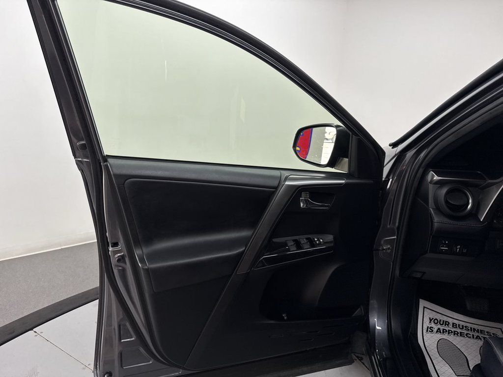 Used 2018 Magnetic Gray Metallic Toyota SE image 14