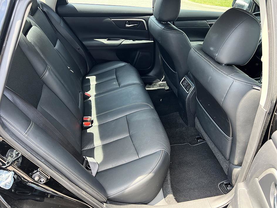 Used 2018 Super Black Nissan 2.5 SL image 16