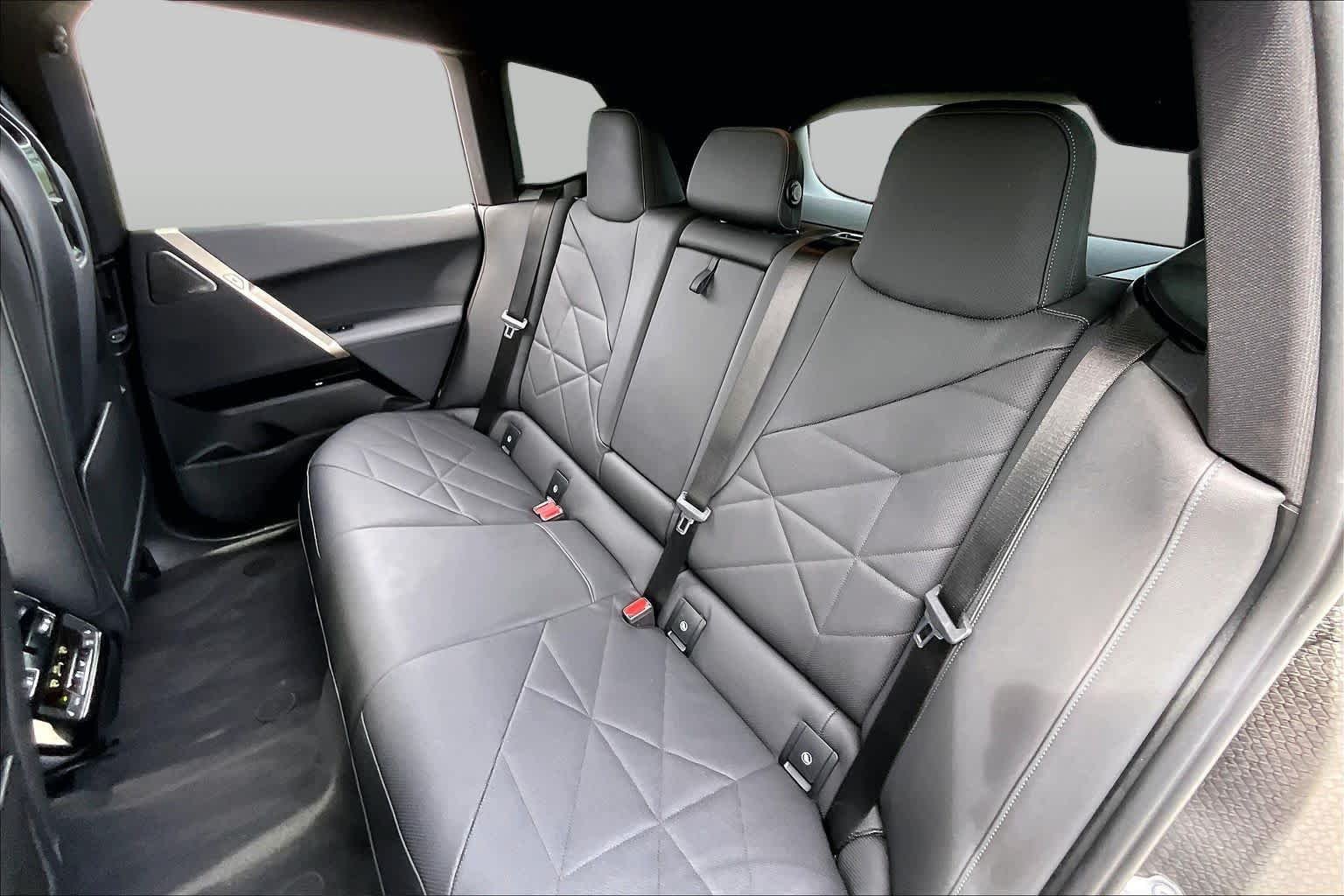 Used 2024 Alpine White BMW M60 image 18