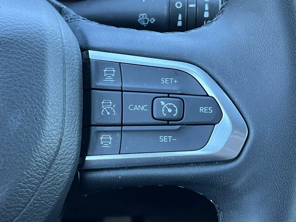 Used 2025 White Jeep Limited image 21