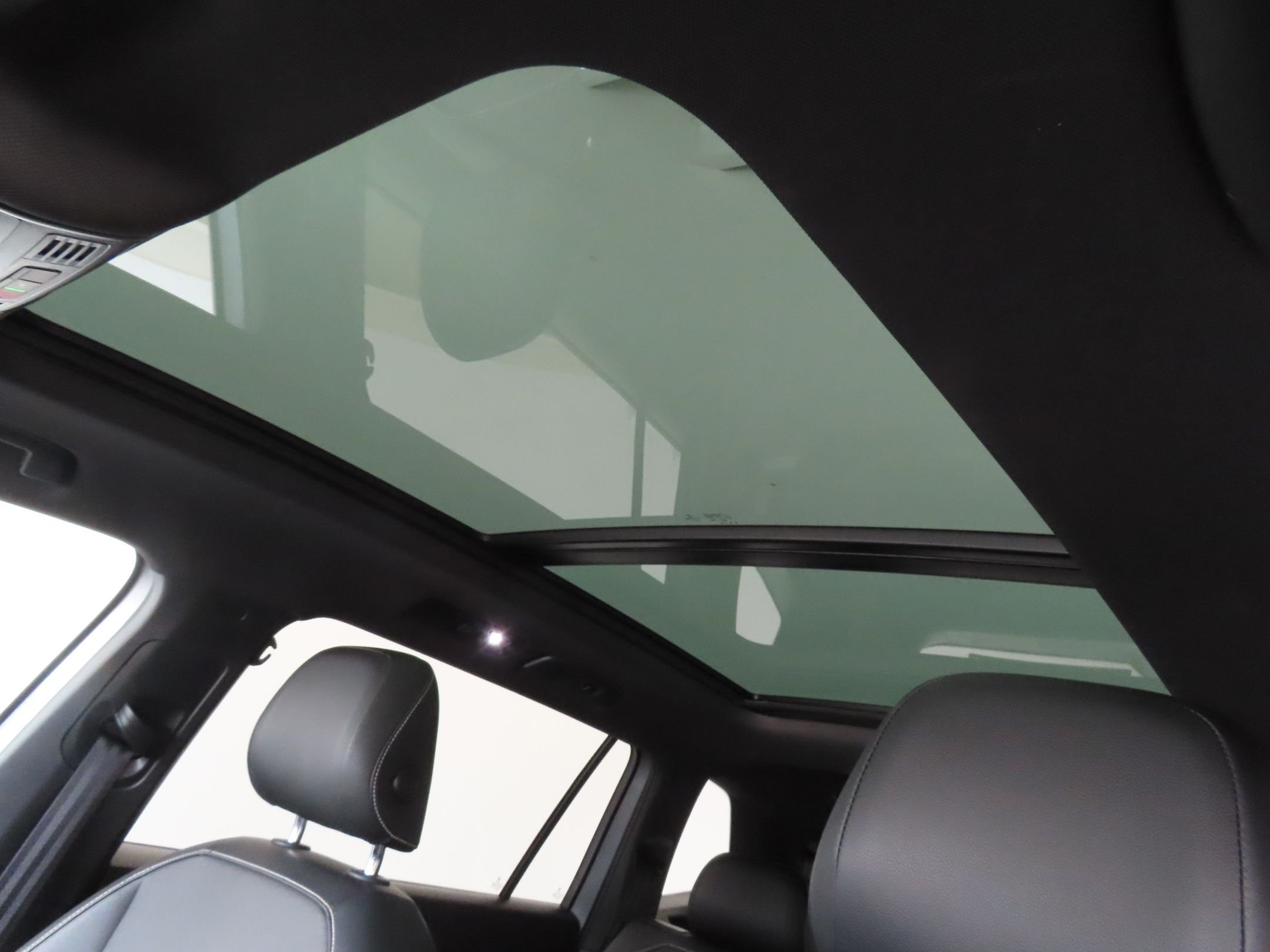 Used 2022 Silver Volkswagen 2.0T SE R-Line Black image 21