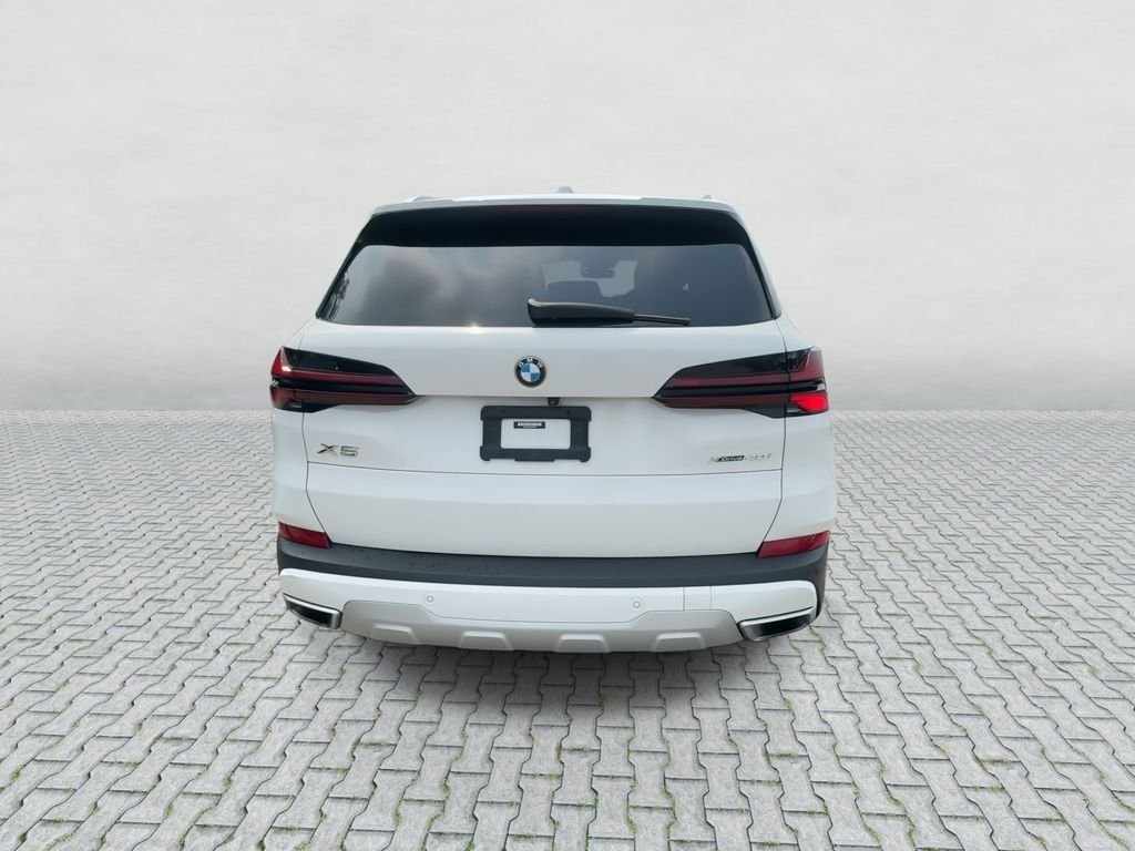 Used 2024 White BMW xDrive40i image 7