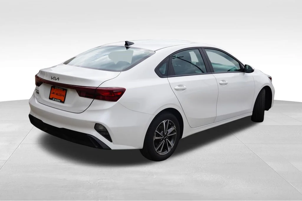 Used 2023 Snow White Pearl Kia LXS image 5