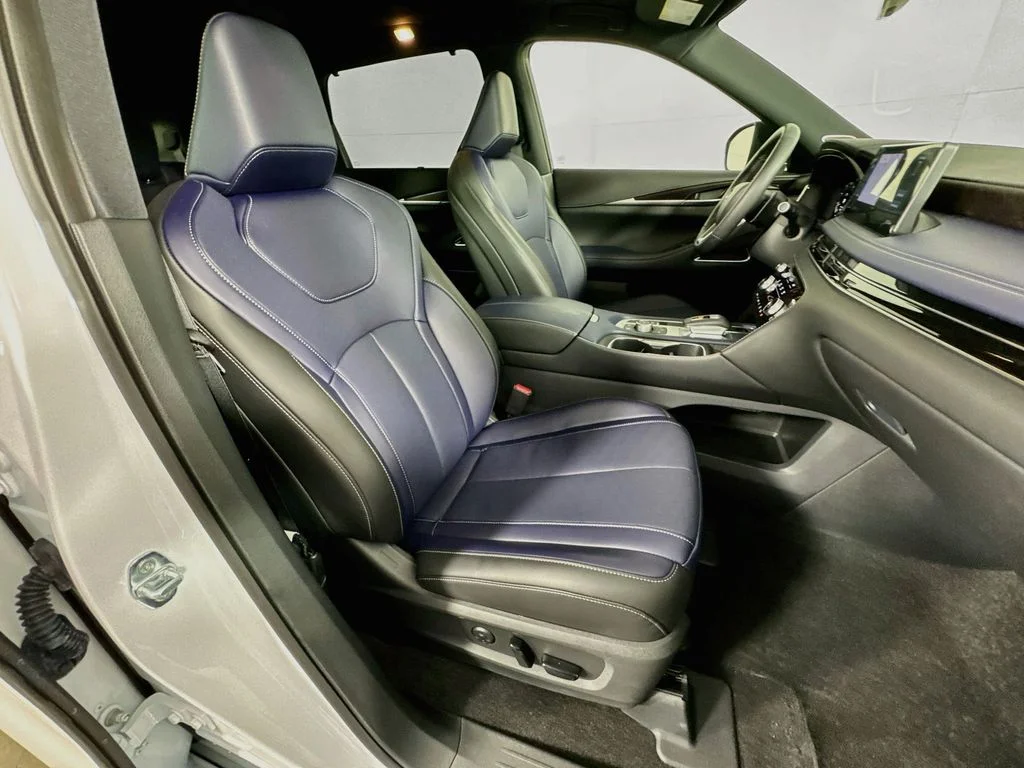 Certified Used 2026 White / Black INFINITI SPORT image 40