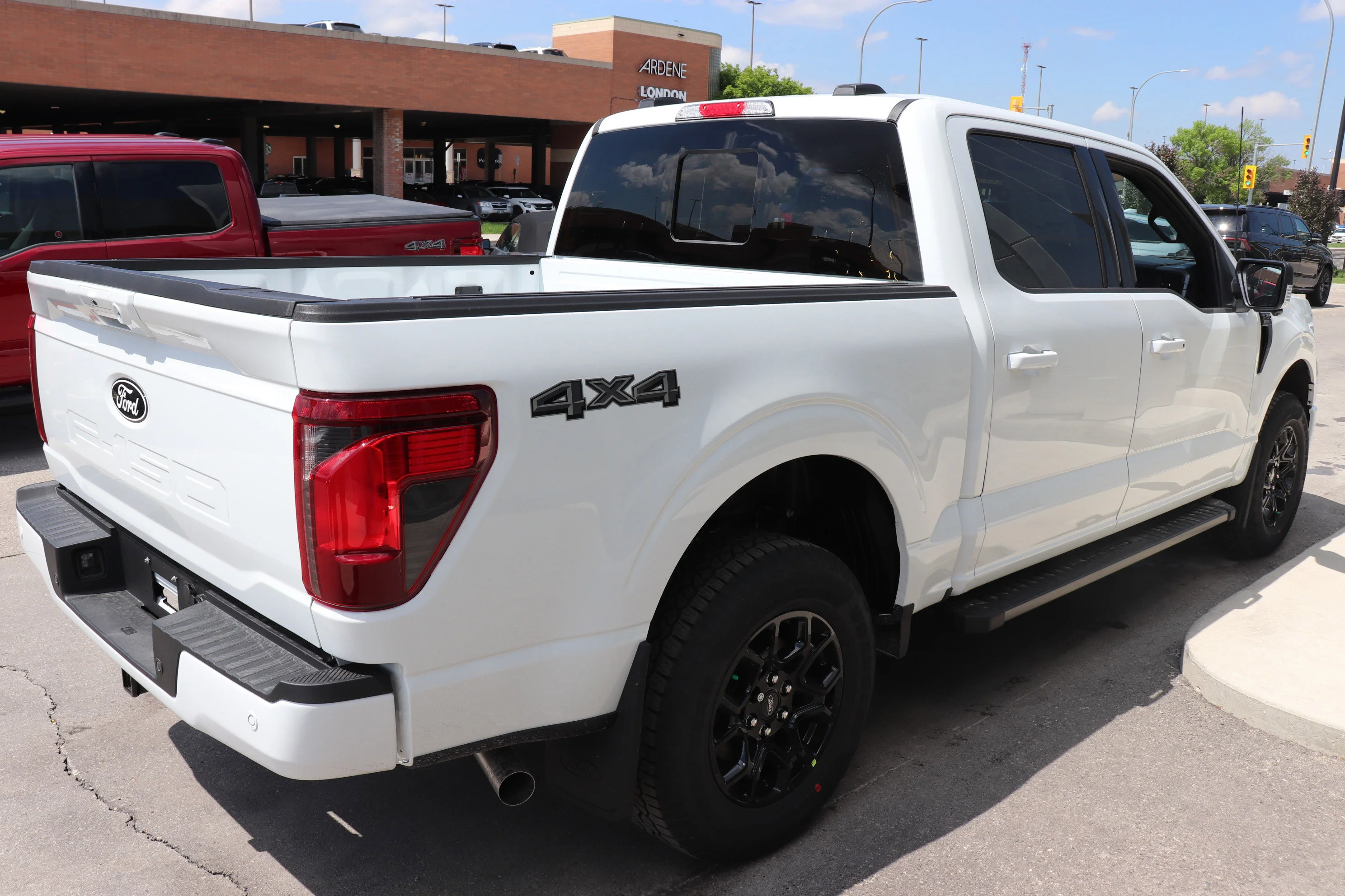 New 2026 OXFORD WHITE Ford XLT image 4