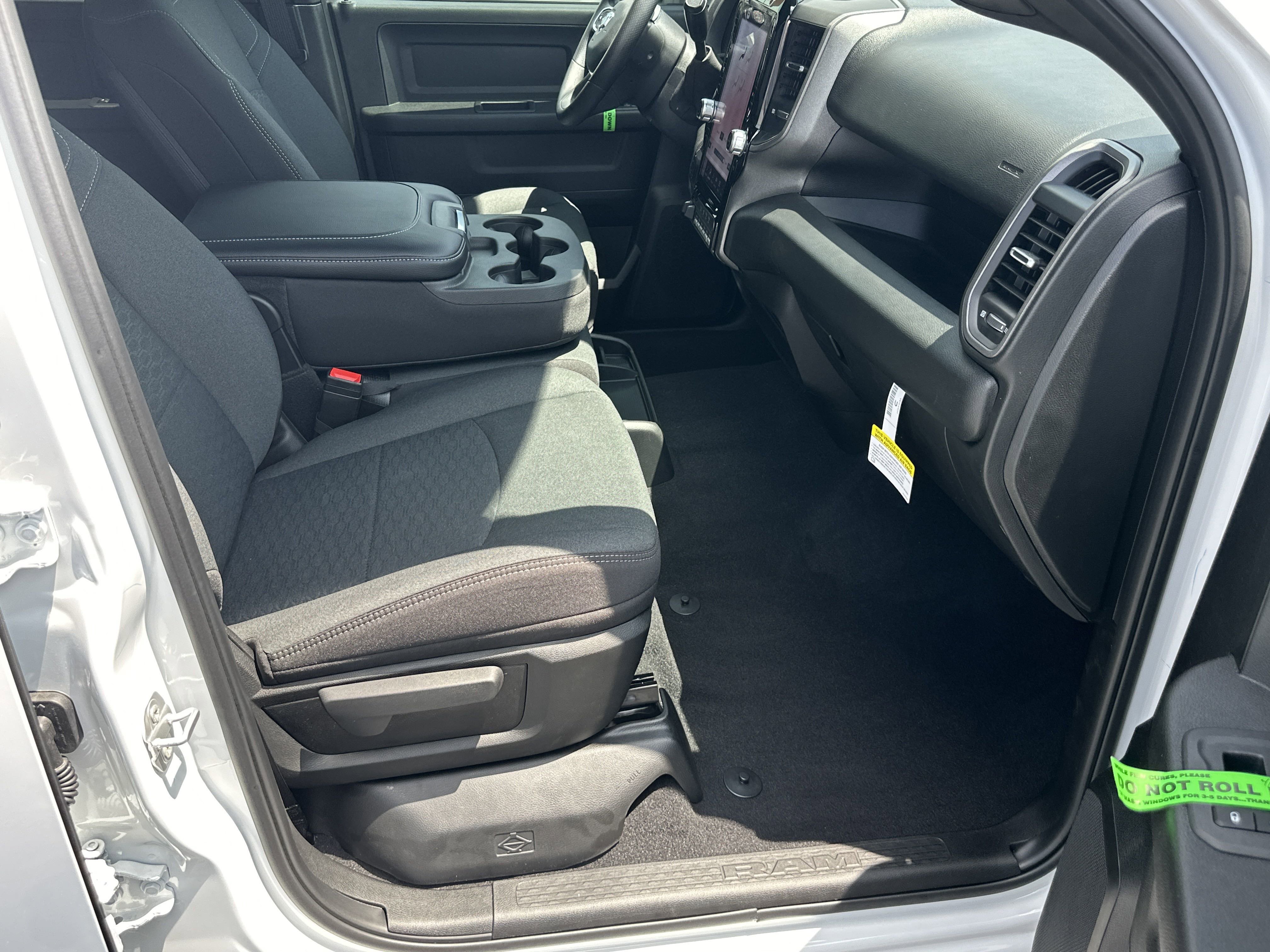 2025 RAM 3500 Tradesman - Photo 14