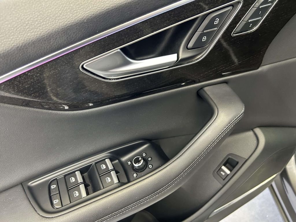 Used 2024  Audi 55 Premium Plus image 18