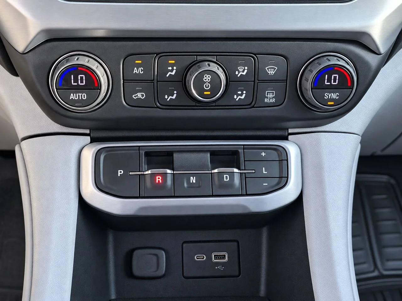 Used 2022 Ebony Twilight GMC SLE image 16