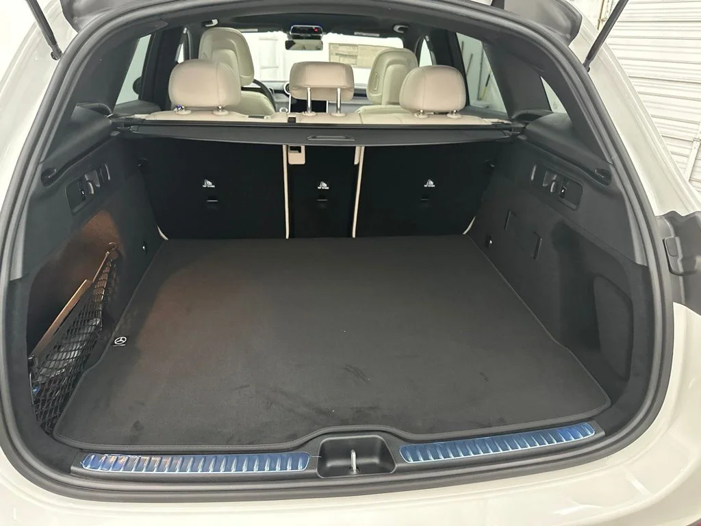 New 2027 White Mercedes-Benz GLC 300 image 27