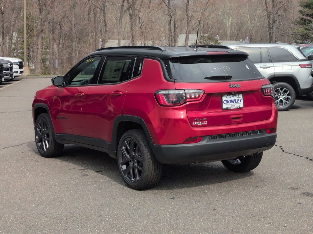 New 2026 Red Hot Pearl-Coat Exterior Paint Jeep Limited image 5