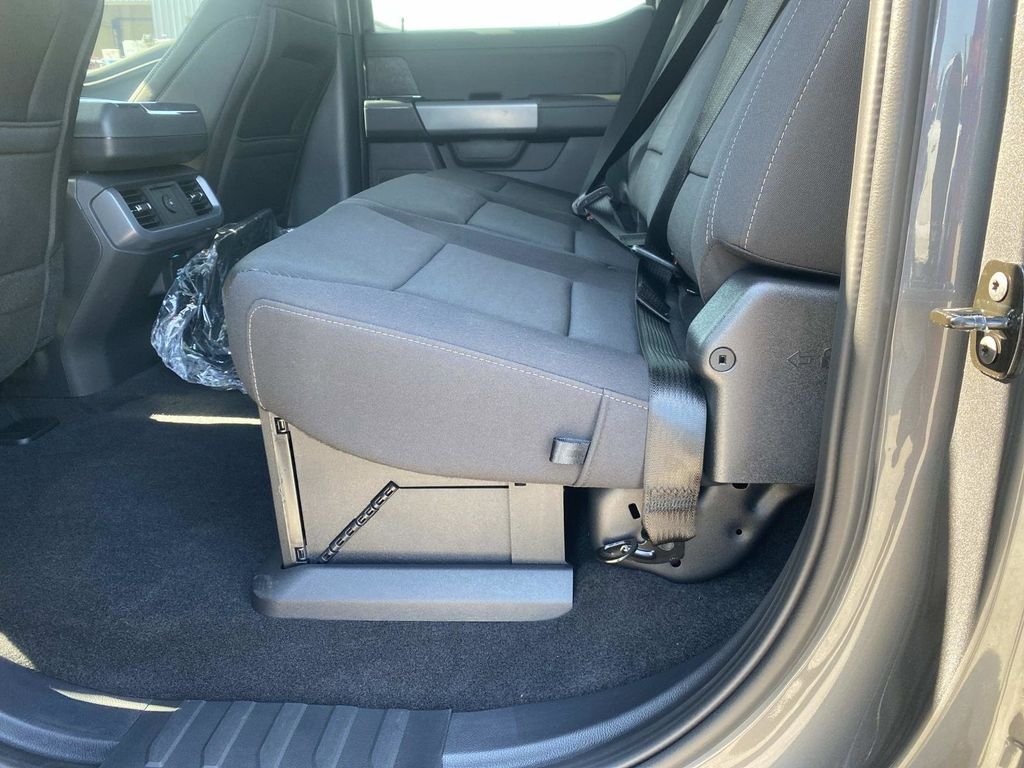 New 2026 Carbonized Gray Metallic Ford XLT image 9