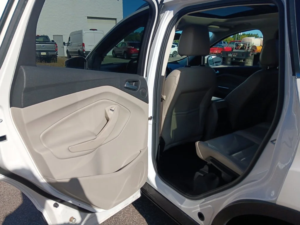 Used 2017 White Platinum Metallic Tri-Coat Ford Titanium image 26