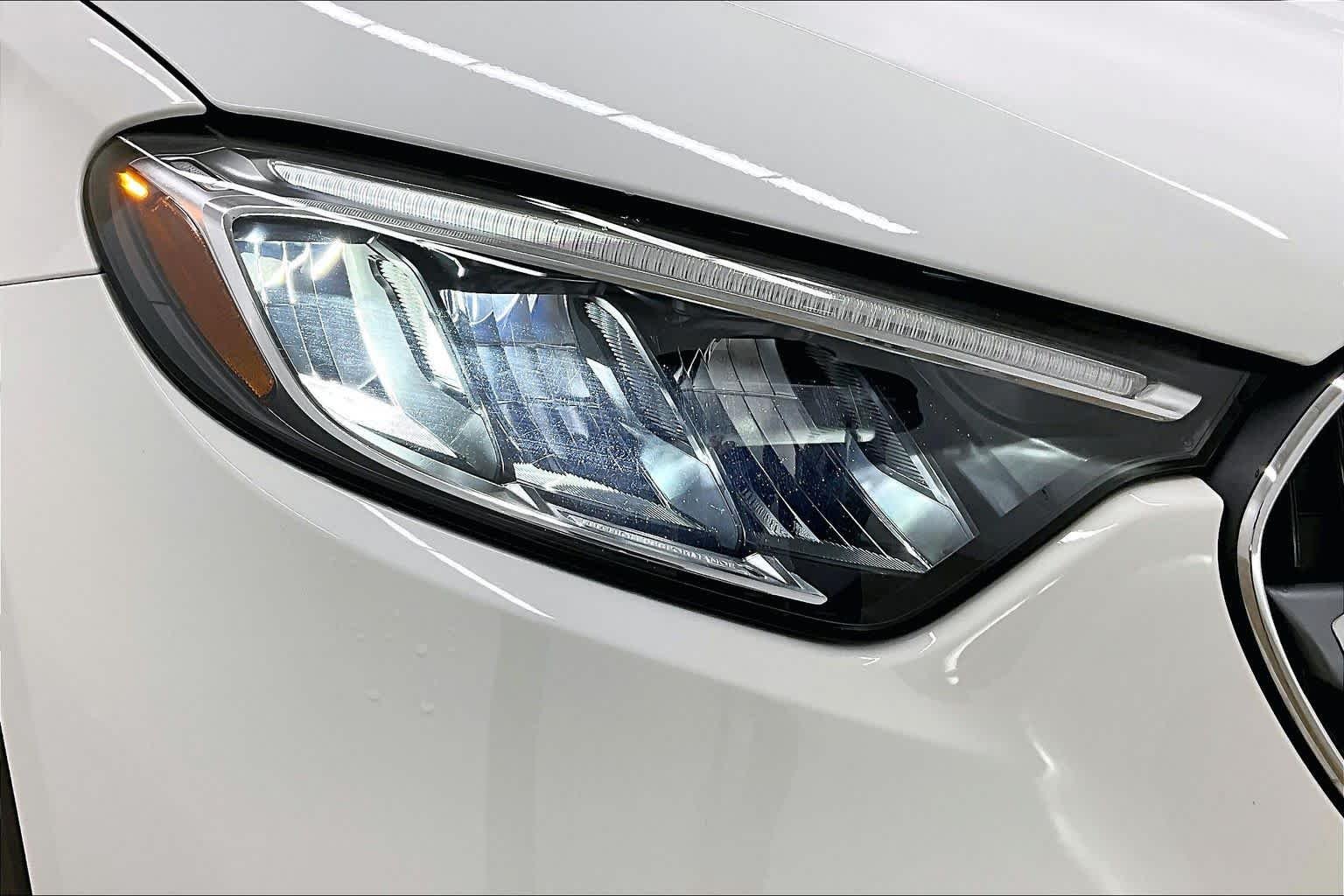 Used 2025 Polar White Mercedes-Benz GLC 300 image 27