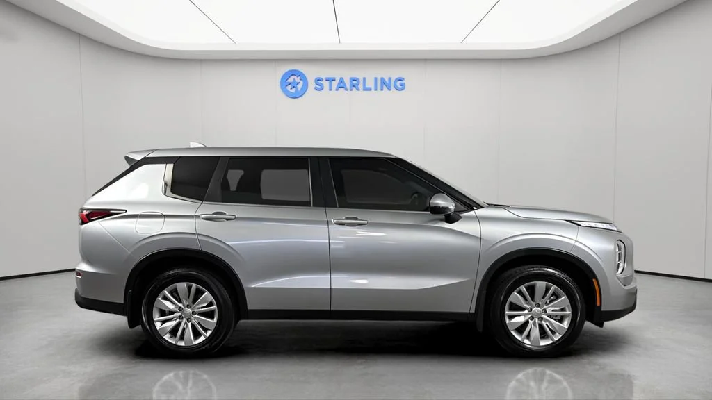 Used 2025 Silver Mitsubishi ES 2.5 2WD image 11