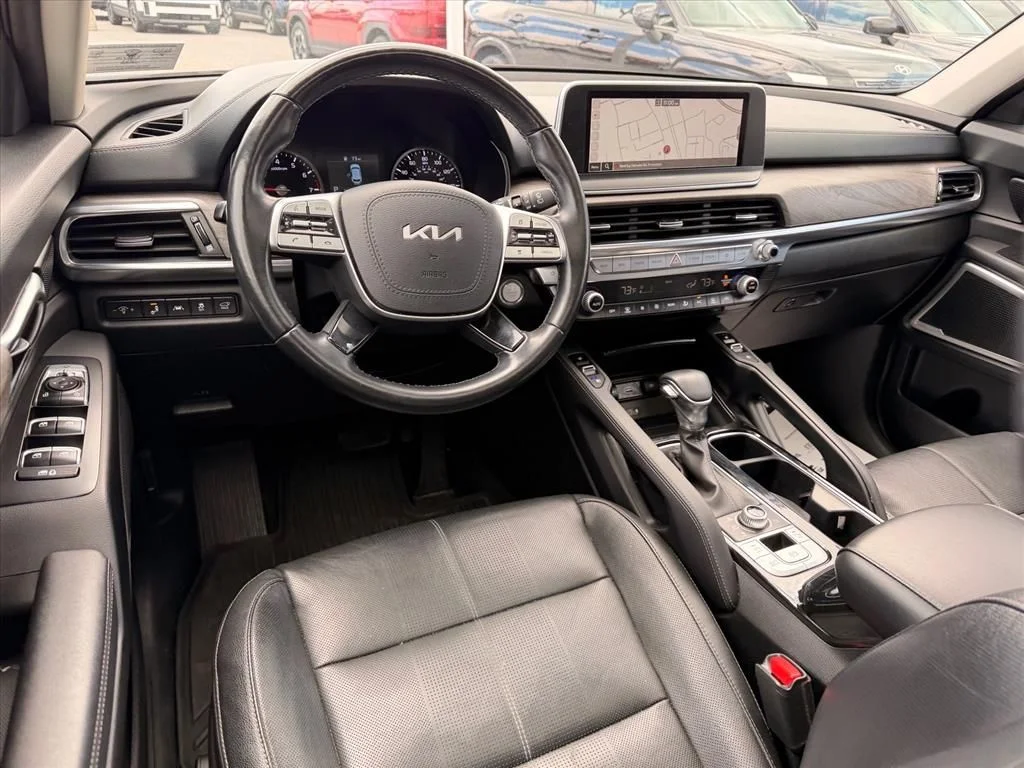 Used 2022 Green Kia EX image 7
