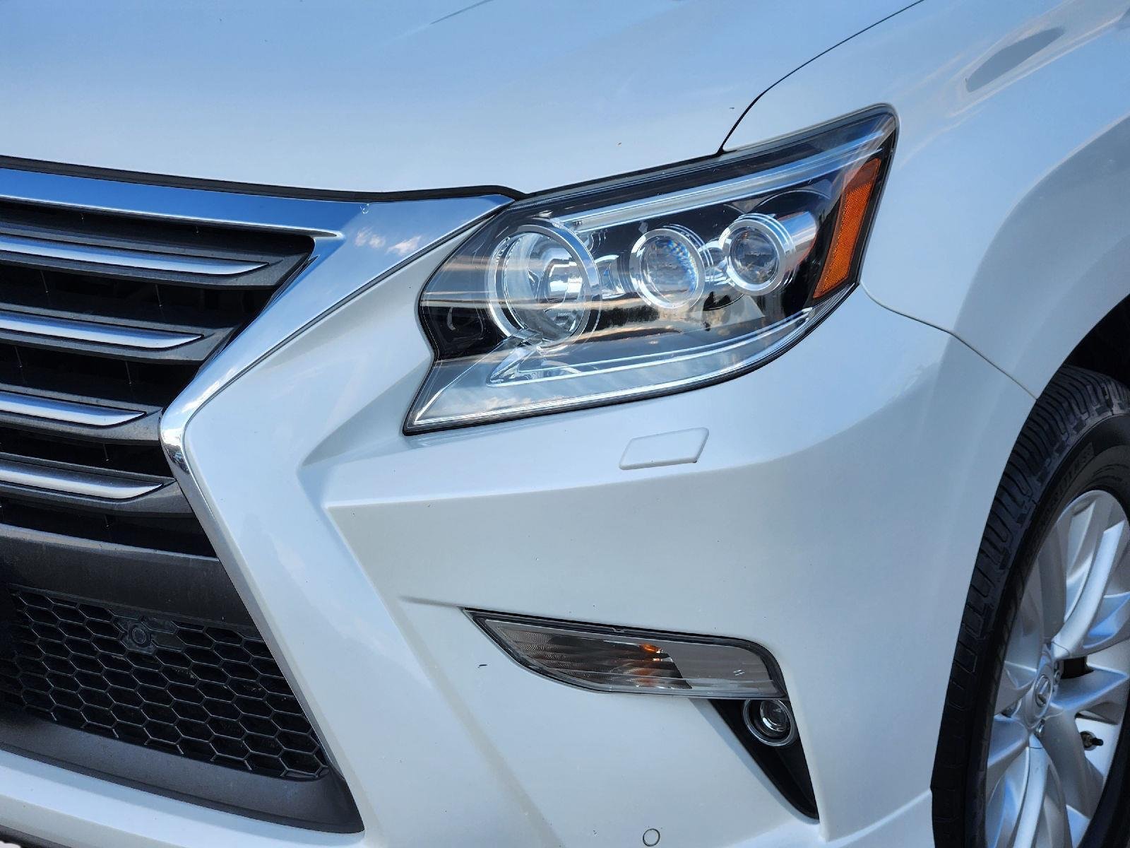 Used 2016 Starfire Pearl Lexus  image 7