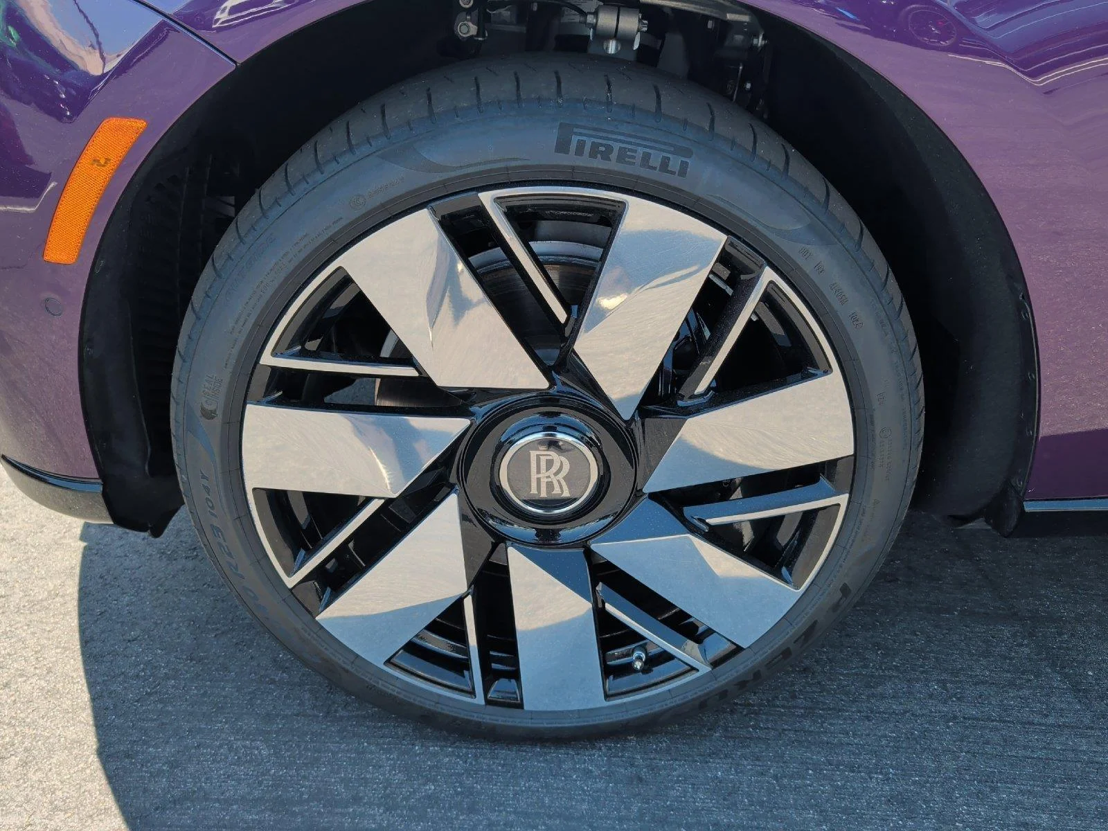 Used 2025 Belladonna Purple Rolls-Royce  image 10