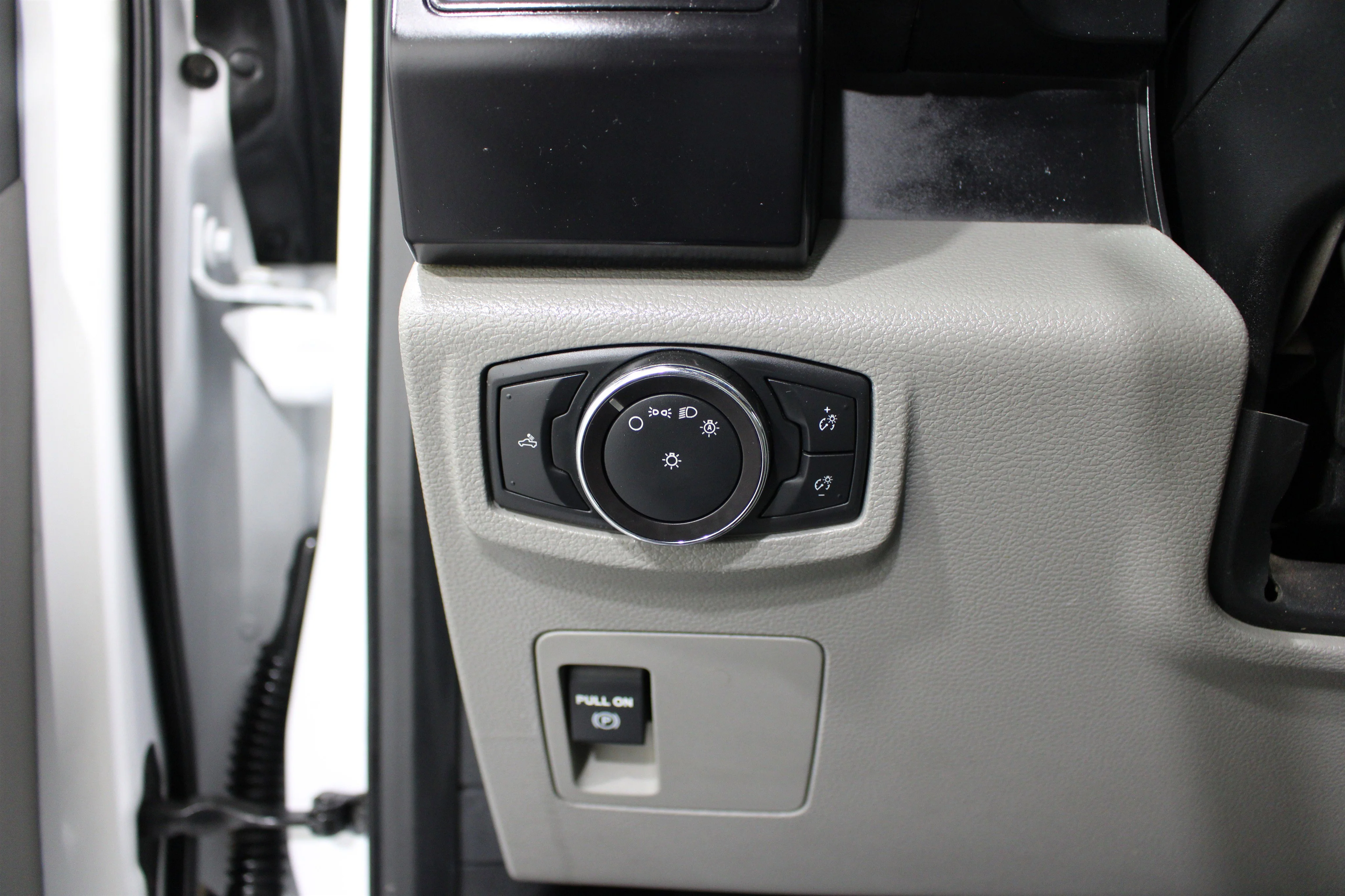 2017 Ford F-150 XL - Photo 8