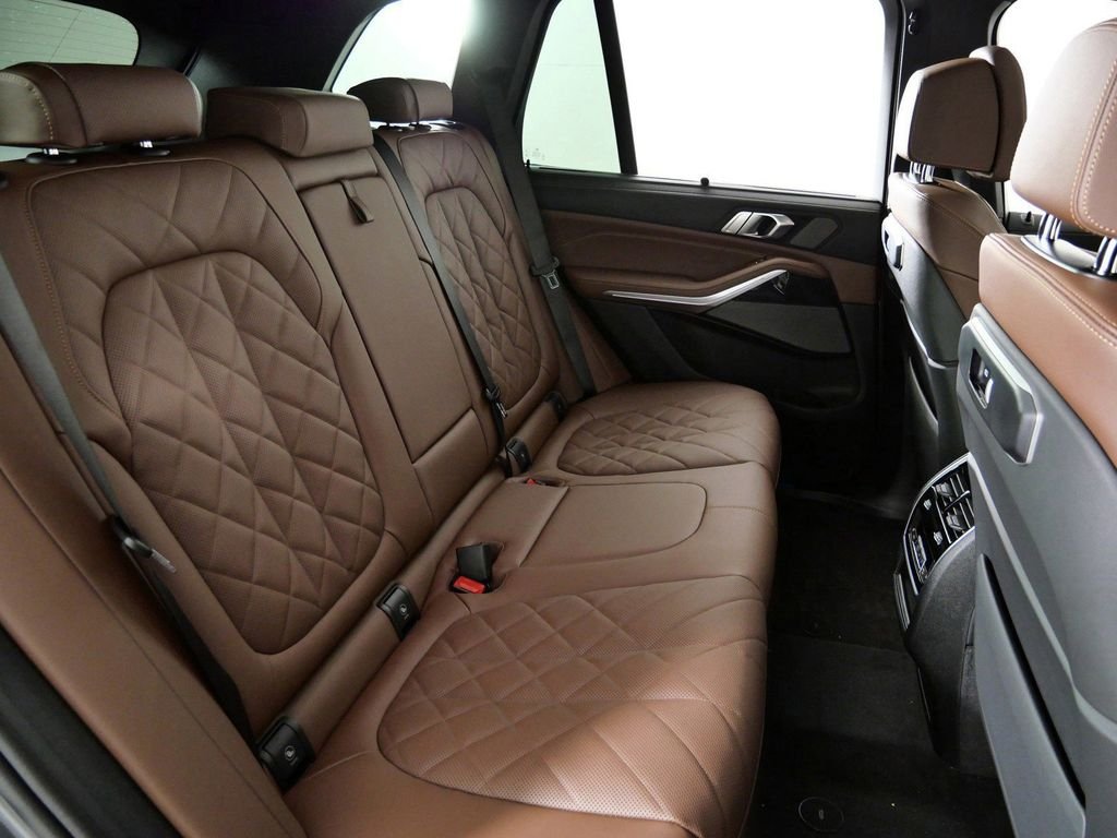Used 2026 Skyscraper Grey Metallic BMW xDrive40i image 28