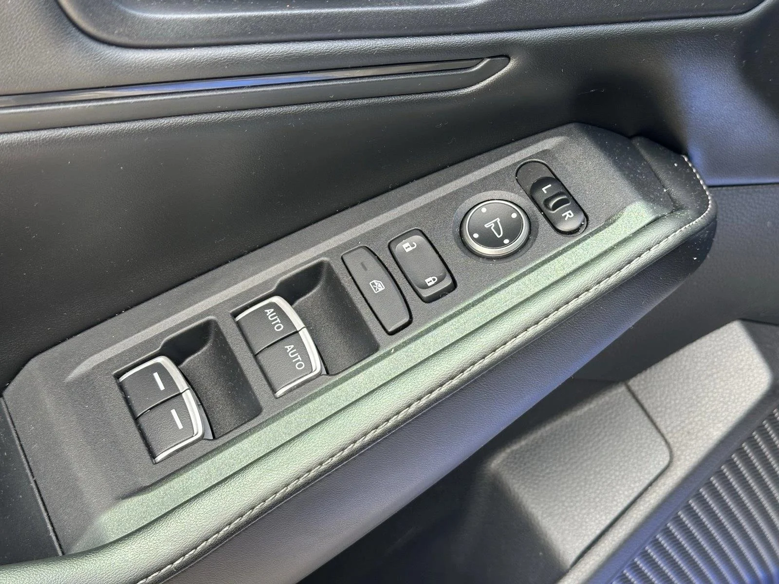 Used 2023 Still Night Pearl Honda Sport image 18